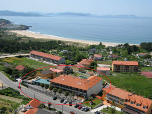 vista aerea aparthotel atlantico resort en sanxenxo